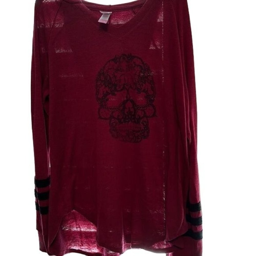 No Boundaries, long sleeve hooded tee with lace printed skull design, size XL